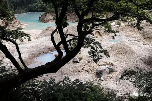 震后的九寨沟景区让人看哭了 专家:不建议人为复原