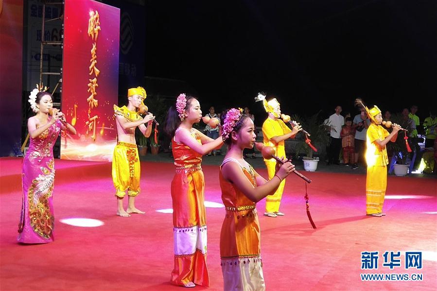 （请发新华网云南频道）云南梁河举行葫芦丝文化旅游节