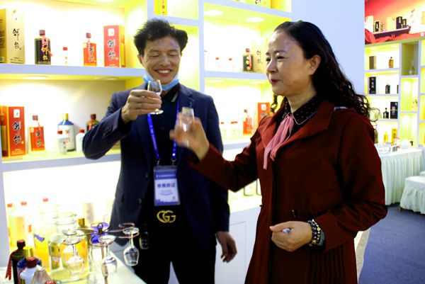 酒中新品“卓玛花”盛开第十五届中国国际酒业博览会(图5)