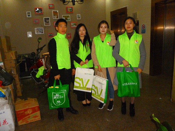 夜晚，一道爱河在酒城流淌